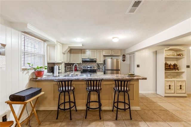 3803 NW 62nd Street, Kansas City, MO 64151