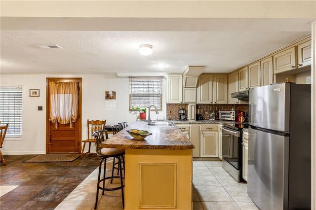 3803 NW 62nd Street, Kansas City, MO 64151