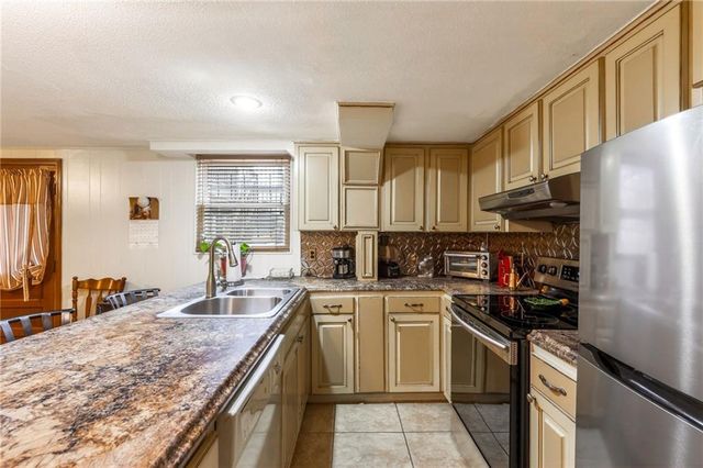 3803 NW 62nd Street, Kansas City, MO 64151