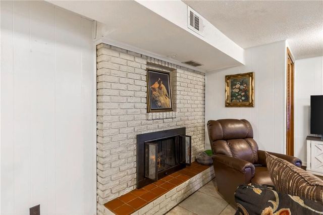 3803 NW 62nd Street, Kansas City, MO 64151