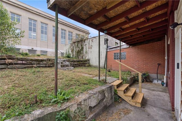 222 S 6th St, Jeannette, PA 15644