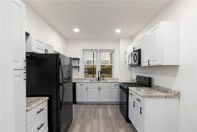 222 S 6th St, Jeannette, PA 15644