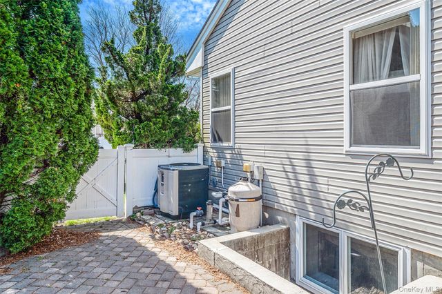 1 Ivy Court, Centereach, NY 11720