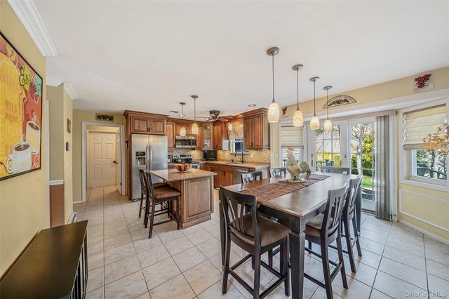 1 Ivy Court, Centereach, NY 11720