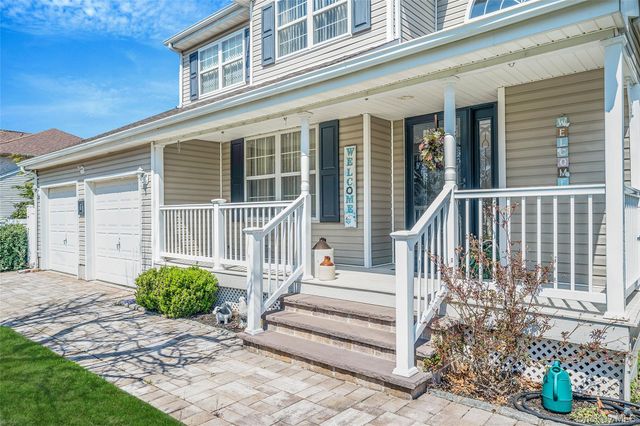 1 Ivy Court, Centereach, NY 11720