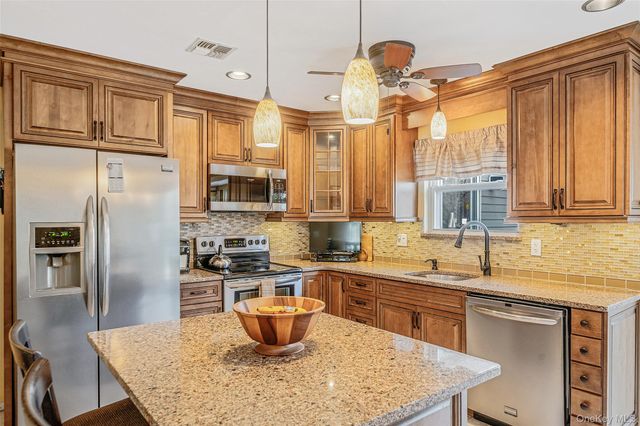 1 Ivy Court, Centereach, NY 11720