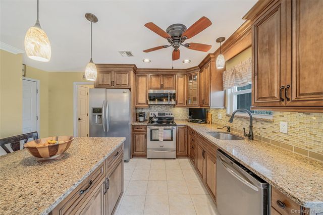 1 Ivy Court, Centereach, NY 11720