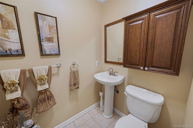 1 Ivy Court, Centereach, NY 11720