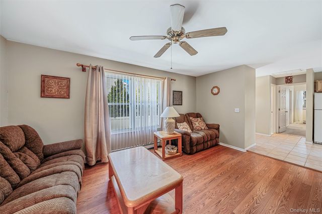1 Ivy Court, Centereach, NY 11720