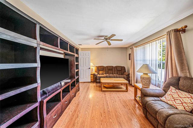 1 Ivy Court, Centereach, NY 11720
