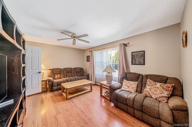 1 Ivy Court, Centereach, NY 11720