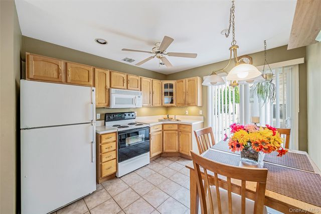 1 Ivy Court, Centereach, NY 11720