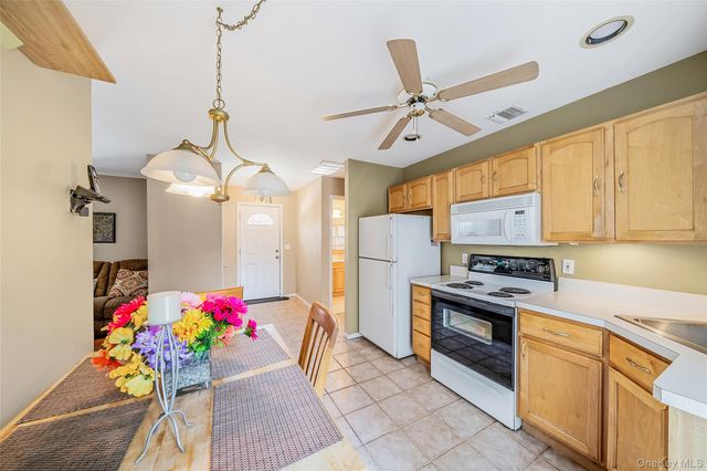 1 Ivy Court, Centereach, NY 11720