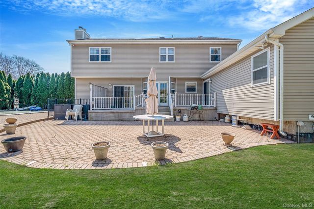 1 Ivy Court, Centereach, NY 11720