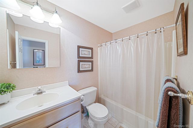 1 Ivy Court, Centereach, NY 11720