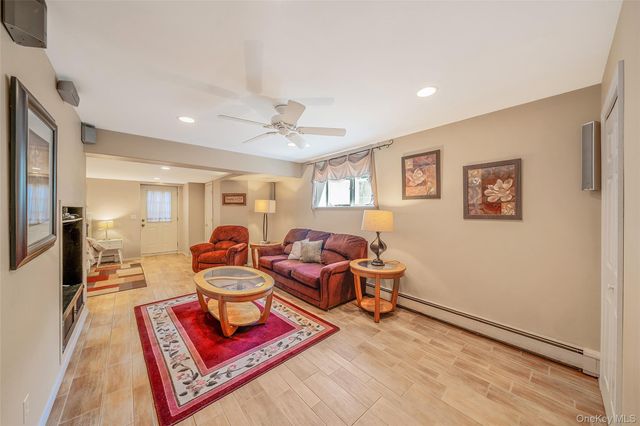 1 Ivy Court, Centereach, NY 11720