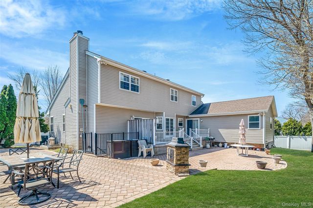 1 Ivy Court, Centereach, NY 11720