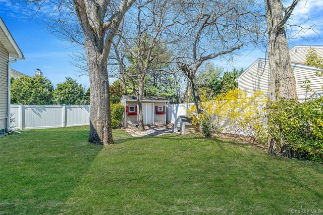 1 Ivy Court, Centereach, NY 11720