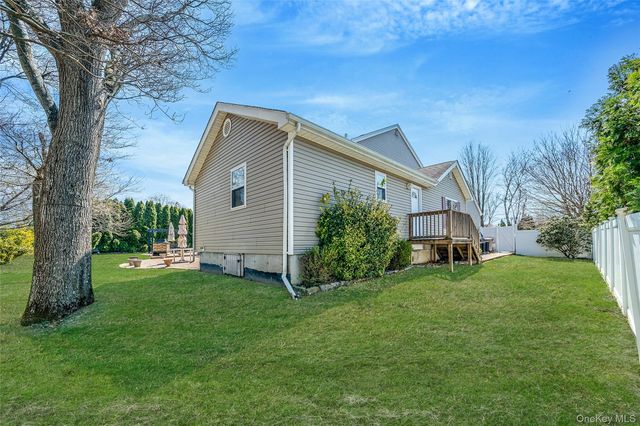 1 Ivy Court, Centereach, NY 11720