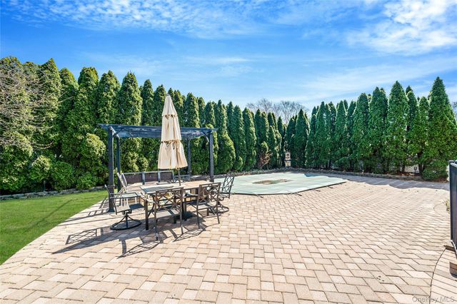1 Ivy Court, Centereach, NY 11720
