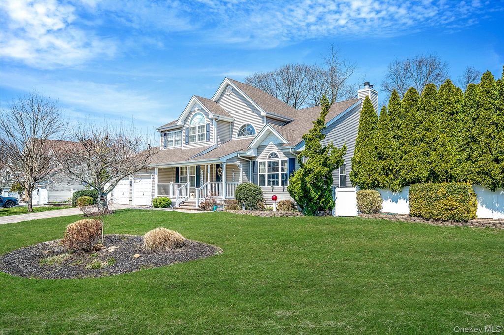 1 Ivy Court, Centereach, NY 11720