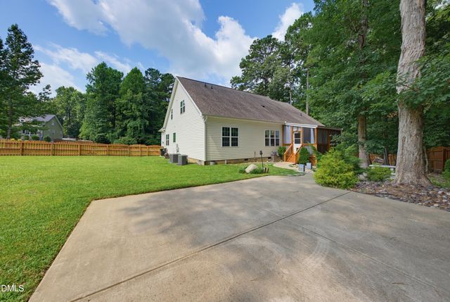 330 Carolina Oaks Avenue, Smithfield, NC 27577