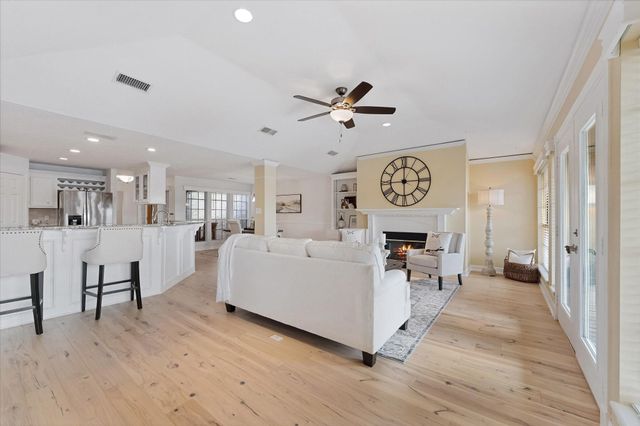 225 Capetown, Montgomery, TX 77356