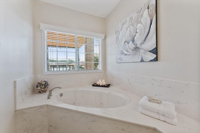 225 Capetown, Montgomery, TX 77356