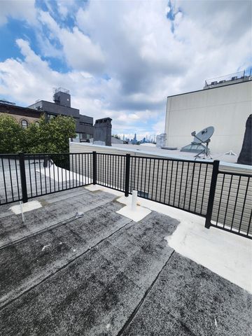 14 Hausman st 2R, Brooklyn, NY 11222