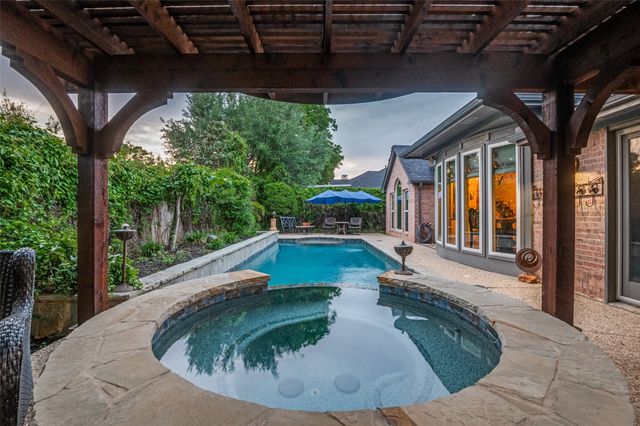 1021 MUIRFIELD Drive, Mansfield, TX 76063