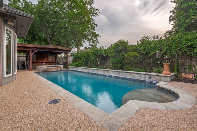 1021 MUIRFIELD Drive, Mansfield, TX 76063
