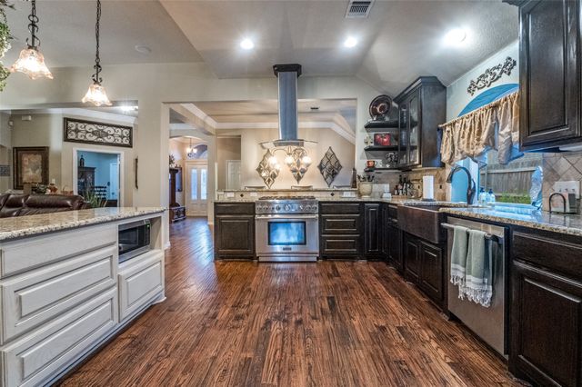 1021 MUIRFIELD Drive, Mansfield, TX 76063