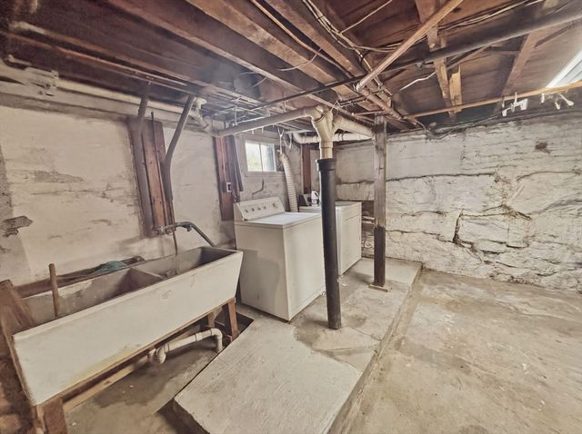 808 Grove St, Manchester, NH 03103