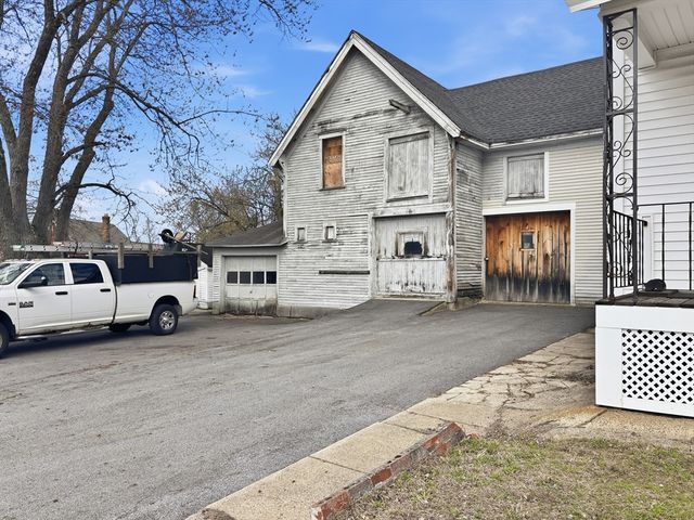 808 Grove St, Manchester, NH 03103