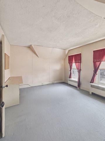 808 Grove St, Manchester, NH 03103