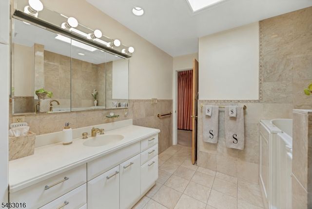 170 Pulis Ave, Franklin Lakes Boro, NJ 07417