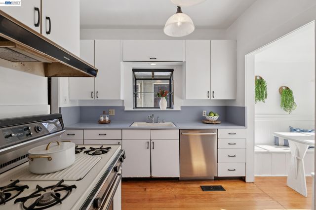 3246 Garfield Ave, Alameda, CA 94501