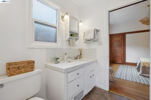 3246 Garfield Ave, Alameda, CA 94501