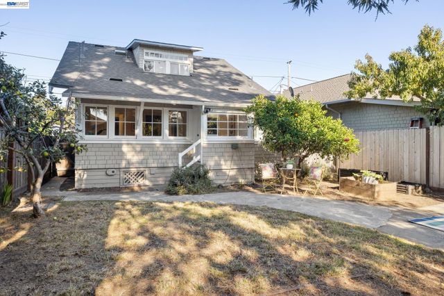 3246 Garfield Ave, Alameda, CA 94501