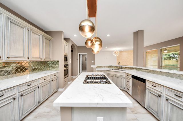 3210 Shadowwalk Drive, Houston, TX 77082