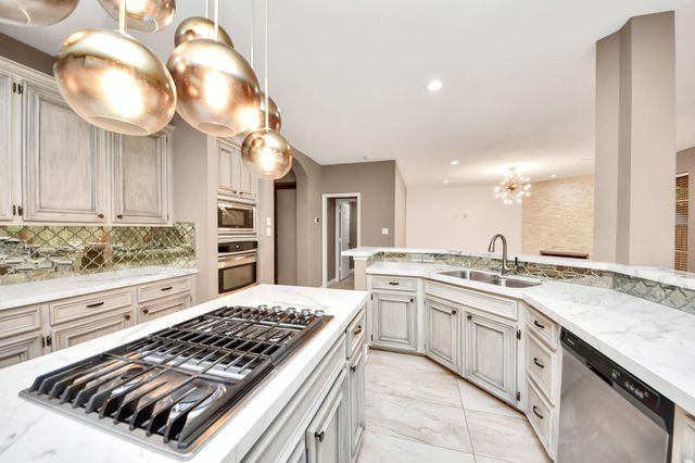 3210 Shadowwalk Drive, Houston, TX 77082