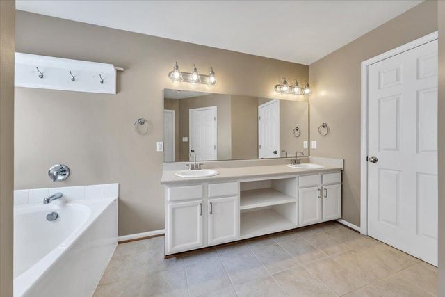 4323 Faircrest LN, Roanoke, VA 24018