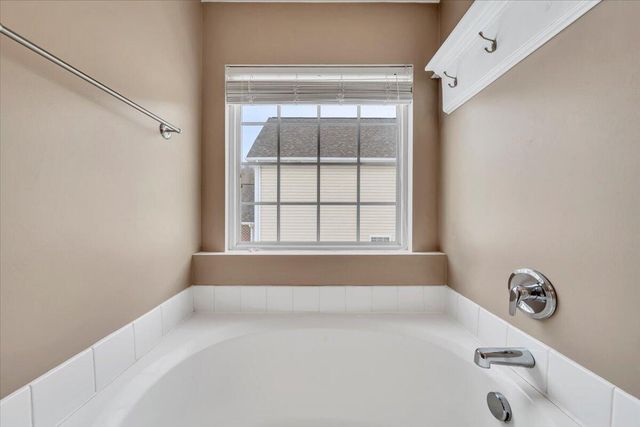 4323 Faircrest LN, Roanoke, VA 24018