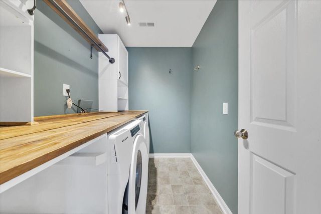 4323 Faircrest LN, Roanoke, VA 24018