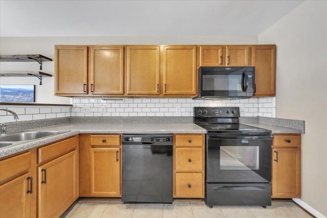 4323 Faircrest LN, Roanoke, VA 24018