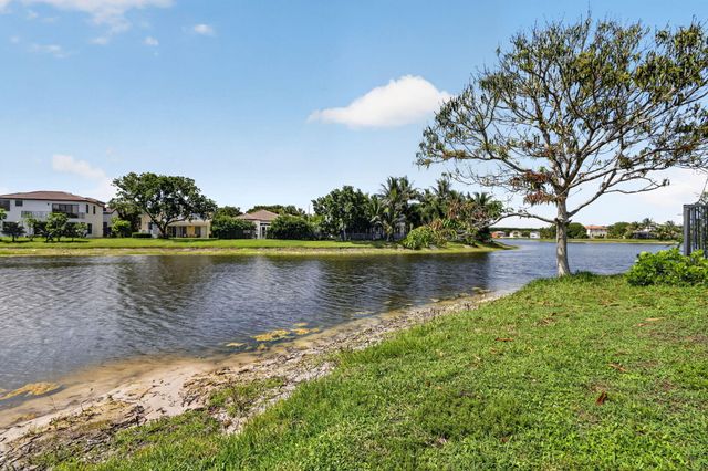 9855 Woolworth Court Court, Wellington, FL 33414