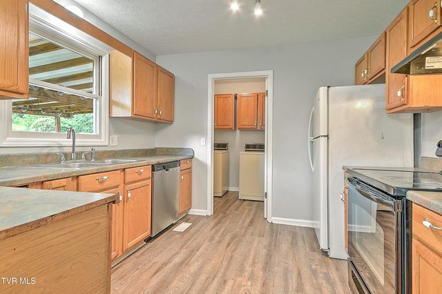 1117 Hunting Hill Road, Piney Flats, TN 37686