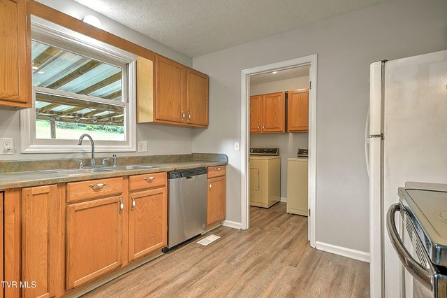 1117 Hunting Hill Road, Piney Flats, TN 37686