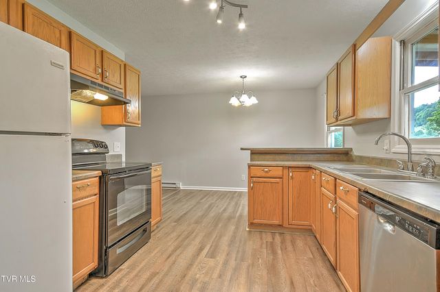 1117 Hunting Hill Road, Piney Flats, TN 37686