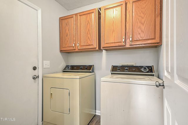 1117 Hunting Hill Road, Piney Flats, TN 37686